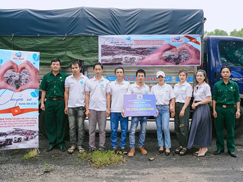 Đội ngũ hỗ trợ khách hàng 181bet thân thiện đang làm việc, biểu tượng chat trực tuyến và điện thoại, thể hiện dịch vụ hỗ trợ 24/7 chuyên nghiệp.