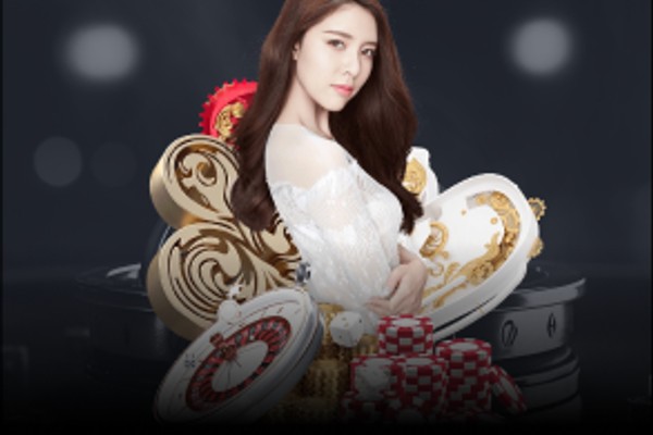 Hình ảnh một bàn Baccarat hoặc Roulette với người chia bài thật, thể hiện luật casino trực tuyến tại 181bet.